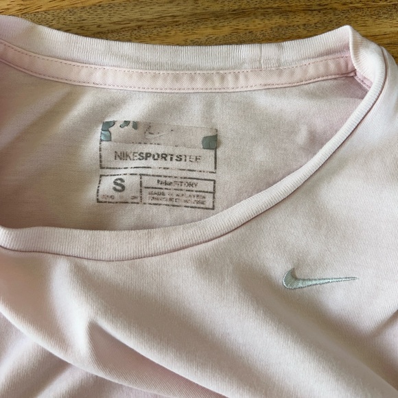 Nike light pink top - Picture 3 of 3